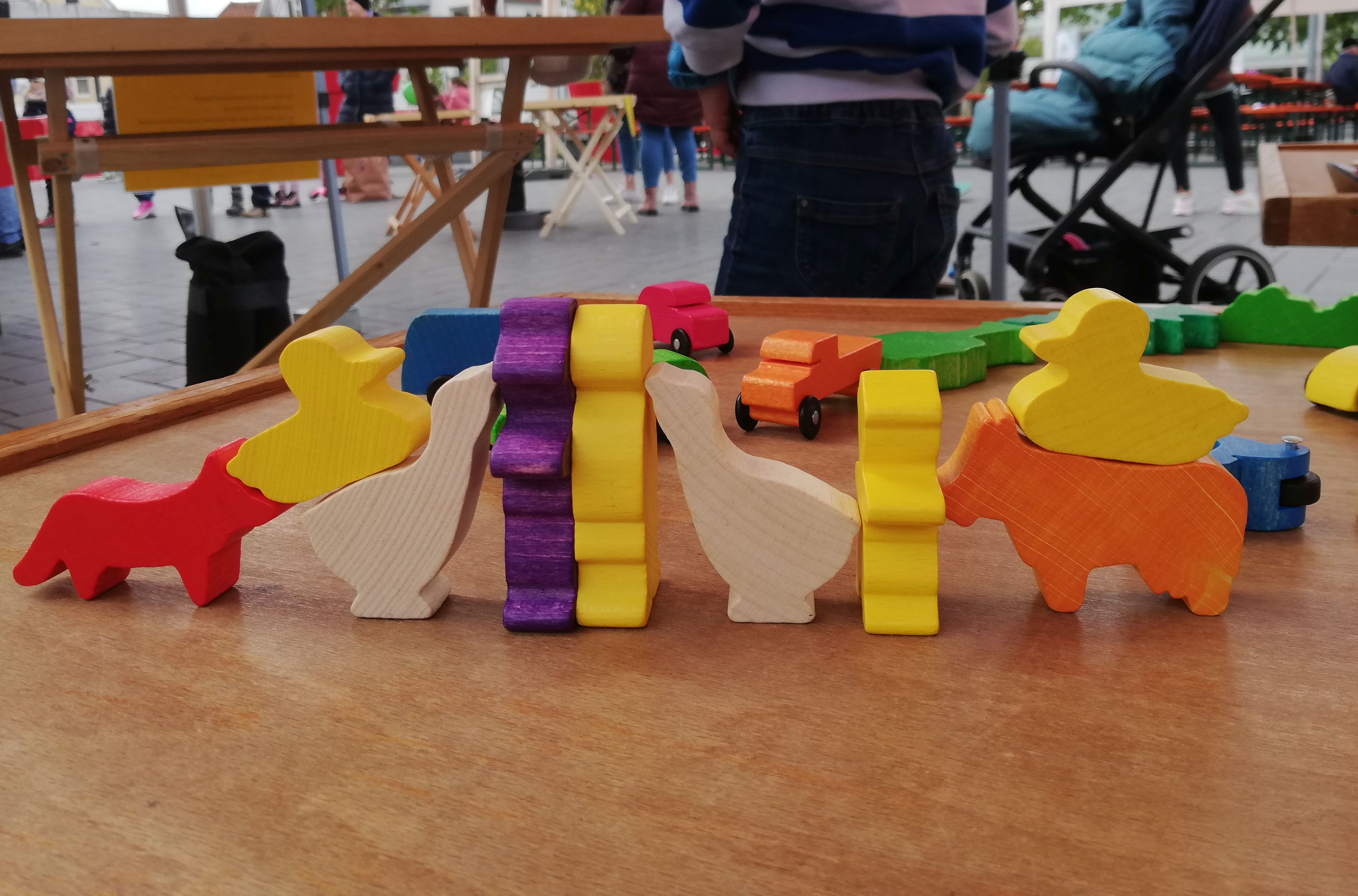 Holztiere in Rutesheim bei der Autoschau